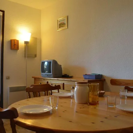 T2 Avec Piscine, Proche Plage, Terrasse Et Parking Prive A Saint-cyprien - Fr-1-225d-14
