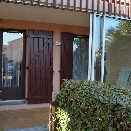 T2 Avec Piscine, Proche Plage, Terrasse Et Parking Prive A Saint-cyprien - Fr-1-225d-14 Apartment