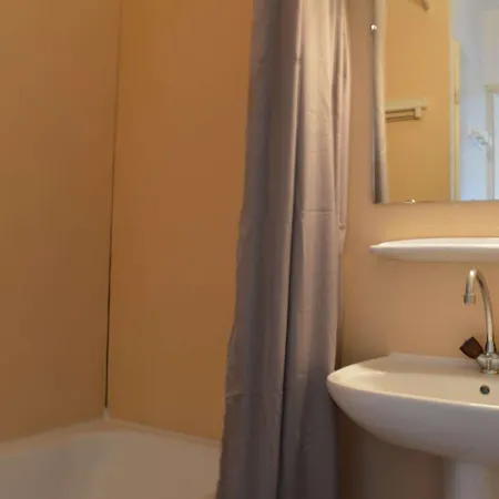 T2 Avec Piscine, Proche Plage, Terrasse Et Parking Prive A Saint-cyprien - Fr-1-225d-14 Apartment *
